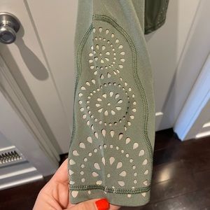 Moss green Aerie leggings with lace decor on legs- like new!